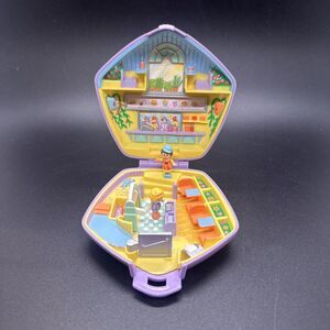 Polly Pocket Vtg 1992 Bluebird Toys Burger Bar Fast Food Restaurant~Complete Set